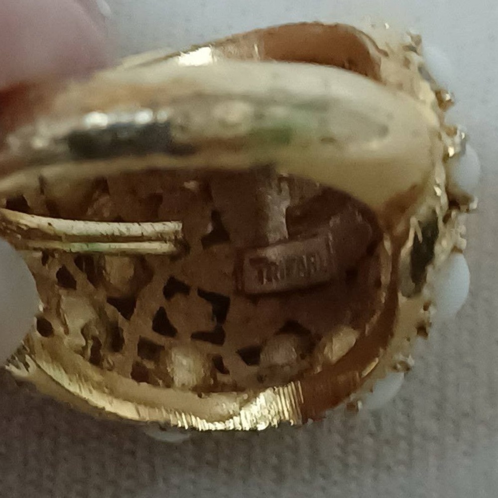 VINTAGE CROWN TRIFARI DOME RING - Picture 5 of 12